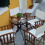 Στη Γειτονιά Μας
